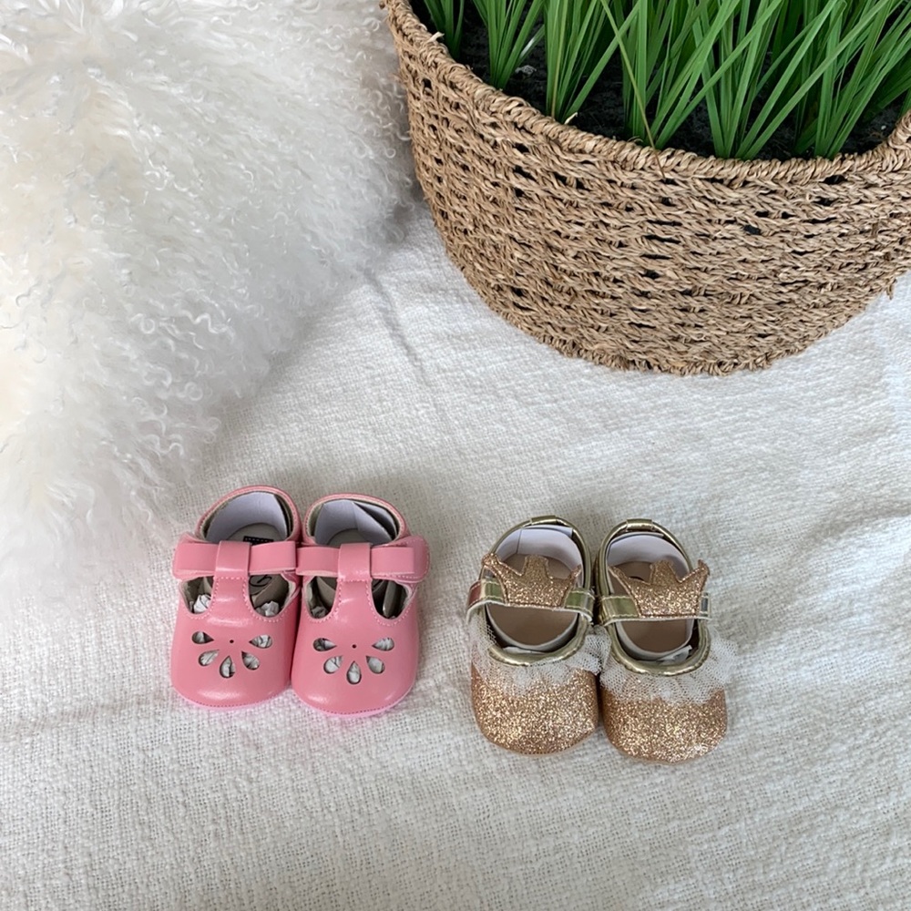 2 pairs of brand new baby girl shoes size 1 and 0-6 months :) pink and gold